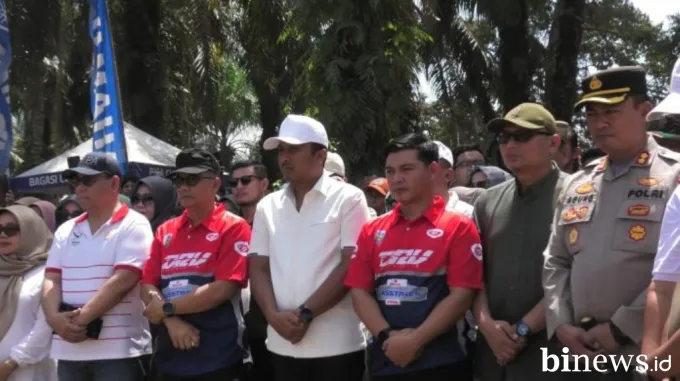 Wakil Gubernur Vasco Ruseimy Buka Kejurnas Grasstrack di Pasaman Barat