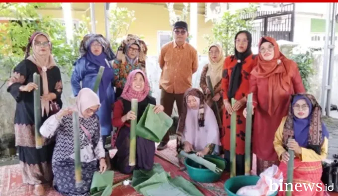 Wakil Ketua DPRD Padang Mastilizal Aye Apresiasi Tradisi Malamang Maulid Nabi di Kampung...