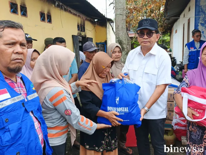 Wakil Ketua DPRD Padang Mastilizal Aye Tinjau Korban Kebakaran Kampung Lapai dan Salurkan...