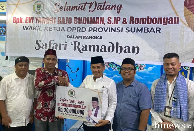 Wakil Ketua DPRD Sumbar Evi Yandri Rajo Budiman Serahkan Bantuan Rp20 Juta untuk Musala...