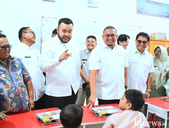 Wako Fadly Amran Dampingi Andre Rosiade Tinjau Dapur MBG di Surau Gadang Nanggalo