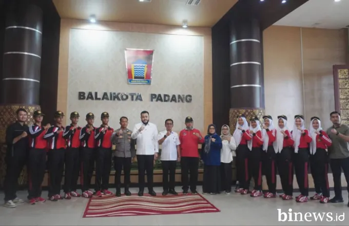 Wako Fadly Amran Lepas 11 Paskibraka Kota Padang untuk Seleksi Tingkat Provinsi
