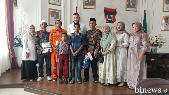 Wali Kota Fadly Amran Berangkatkan Pasukan Orange DLH dan TRC PUPR Penerima Paket Umrah