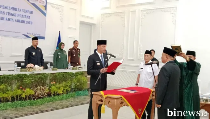 Wali Kota Riyanda Lantik Rovanly Abdams sebagai Sekretaris Daerah Kota Sawahlunto