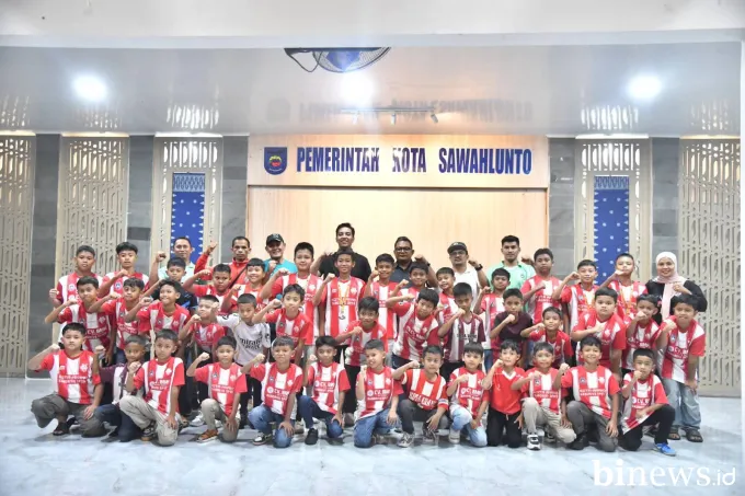 Wali Kota Sawahlunto Lepas 35 Pemain Muda PSKS ke Yeyen Tumena Cup IV 2025