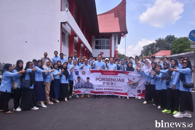 Wali Kota Sawahlunto Lepas Kontingen PGRI ke Ajang Pekan Olahraga dan Seni di Lima Puluh...