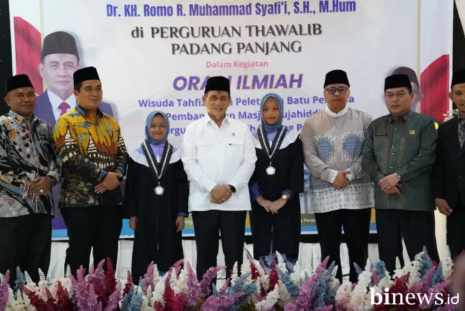 Wamenag Romo Syafi'i Sampaikan Orasi Ilmiah di Wisuda Tahfiz Perguruan Thawalib