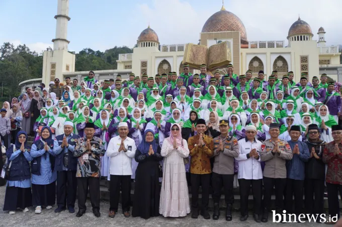 Wawako Allex Saputra Lepas Keberangkatan 99 Jemaah Haji Padang Panjang
