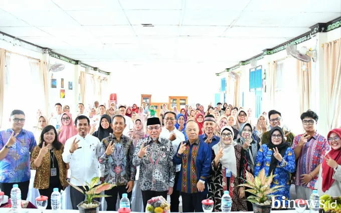 Wawako Maigus Nasir Buka  Pelatihan Deep Learning bagi Guru SMPN 2 Padang