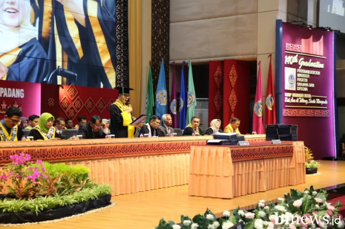 Wisuda ke-140 UNP: 1.230 Lulusan Siap Hadapi Tantangan Global