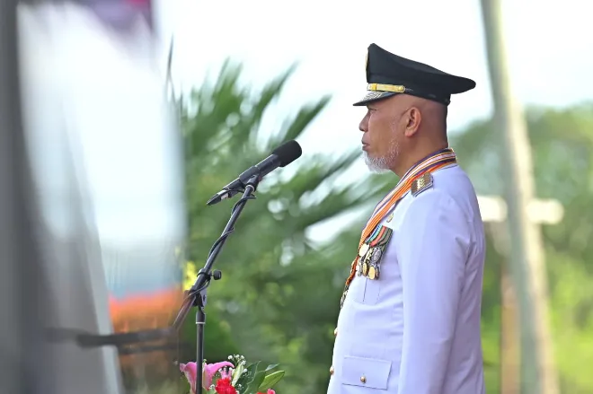 Gubernur sumbar, mahyeldi ansharullah saat mempin upacara hut ri ke 80. ist