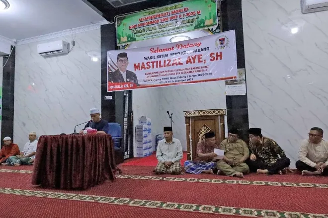 Wakil ketua dprd kota padang dari fraksi gerindra, mastilizal aye, melaksanakan reses masa sidang iii tahun 2025 di masjid baiturrahim, jalan limau manih no. 10, kampung lapai, rabu (10/9/2025) malam.