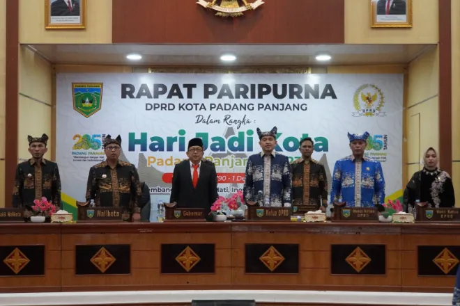 Peringatan hjk padang panjang berlangsung sederhana namun bermakna