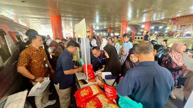 https://binews.id/berita/23498/bi-sumbar-hadir-di-tengah-pascabencana-warga-tukar-uang-sekaligus-tebus-beras-murah.htm