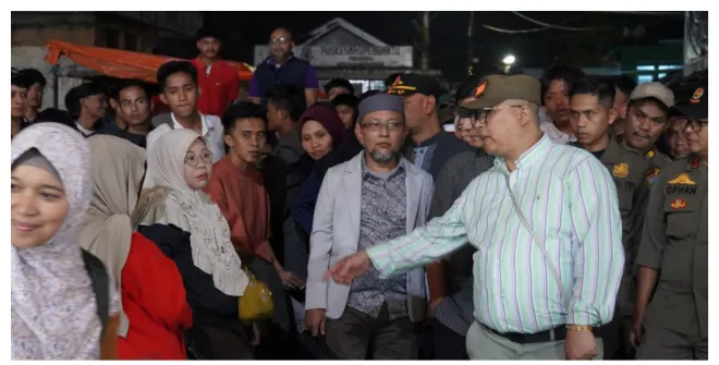 Berbincang dengan pedagang