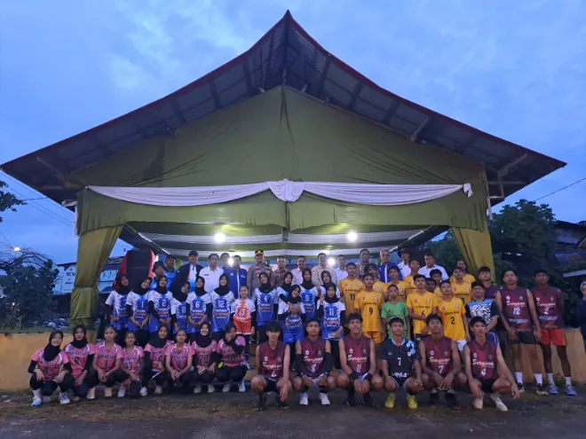 Kejuaraan bola voli anak nagari cup 2026 resmi dibuka pada selasa malam (6/5/2026) di lapangan voli kan kuranji, kota padang.