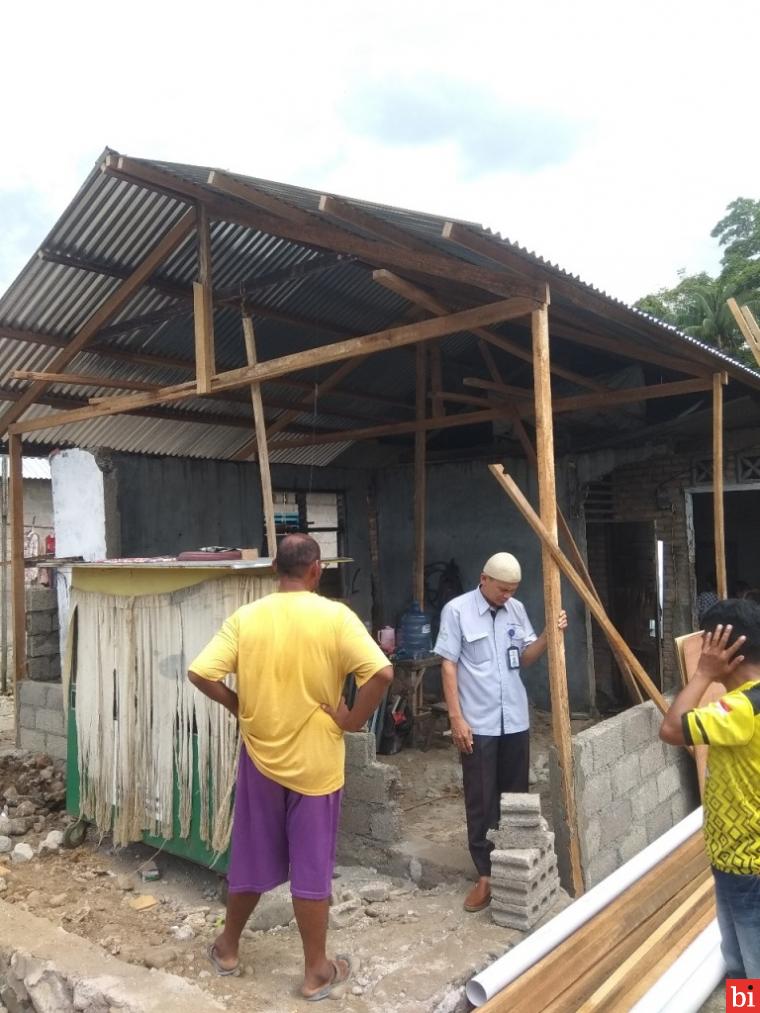 21 Warga Miskin di Kota Padang Dapat Bantuan Bedah Rumah dari UPZ Baznas Semen Padang