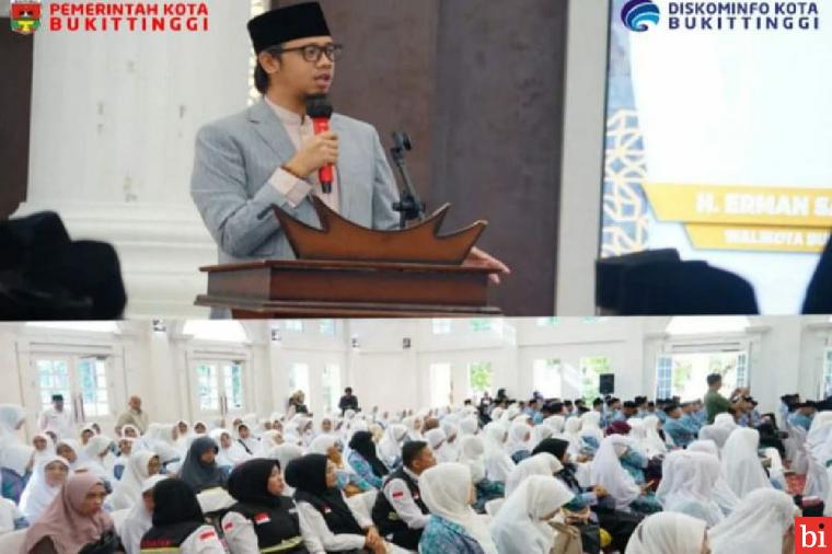 295 Calon Jamaah Haji Bukittinggi di Lepas Wako Erman Safar Menuju Embarkasi Padang