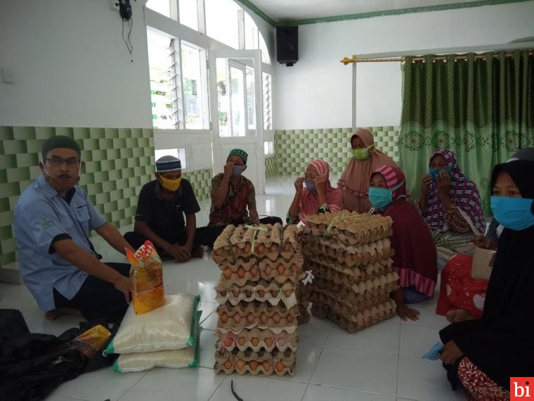 UPZ Baznas Semen Padang Berikan Santunan Rutin Per Bulan Pada 350 Fakir, Jompo, Cacat dan...