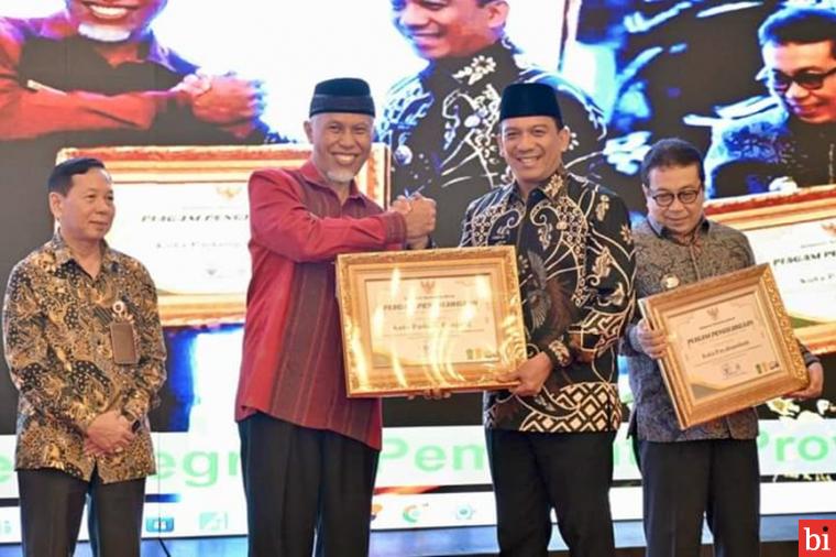 Akses Sanitasi Layak Nomor Satu di Sumbar, Padang Panjang Raih Penghargaan