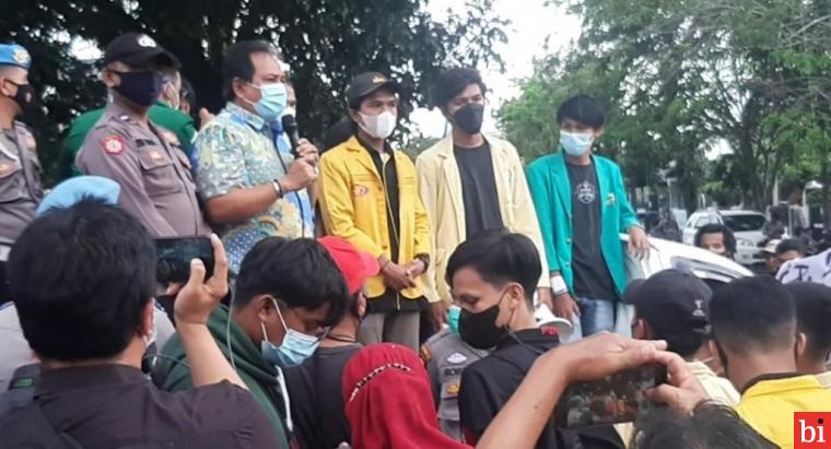 Aksi Damai Ratusan Mahasiswa Disambut Anggota DPRD Sumbar : Kami Apresiasi