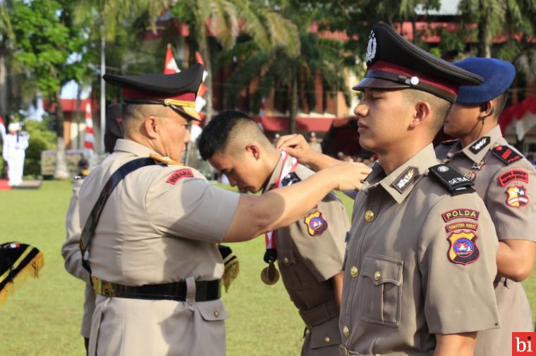 Anak Petani dan Penjual Roti Ini Raih Penghargaan selama Diktuk Bintara Polri