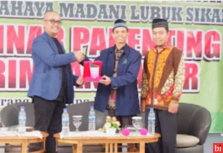 Anggota DPRD Pasaman Danny Ismaya Buka Seminar Parenting