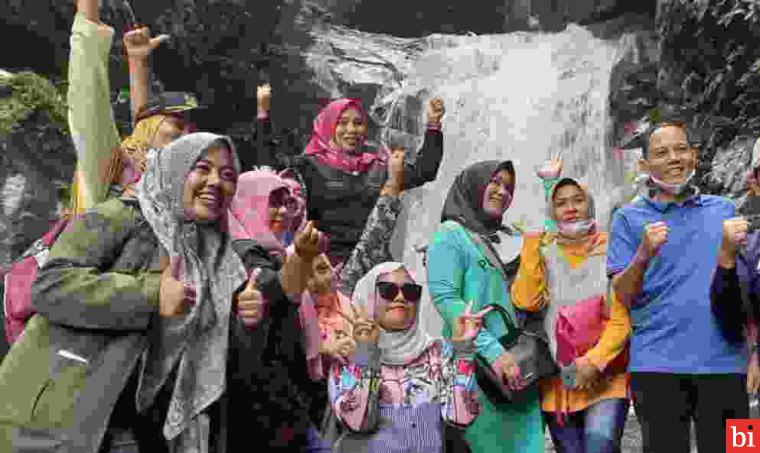 Anggota DPRD Pasaman Yulius Erita Kunjungi Objek Wisata Air Terjun Cighocal