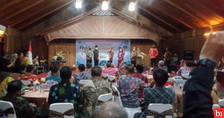 Antar Bupati dan Wabup Mentawai Purna Tugas, Gubernur : Berat Kami Melepas