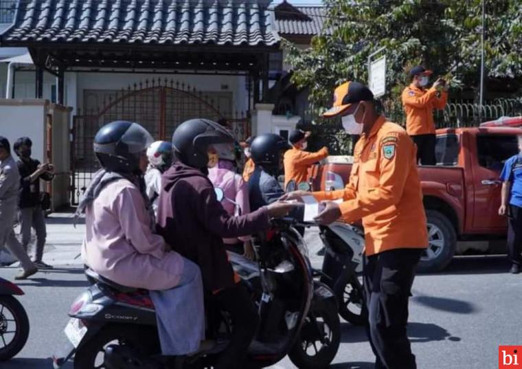 Antisipasi Abu Erupsi Gunung Marapi, BPBD Kesbangpol Bagikan 6.000 Masker