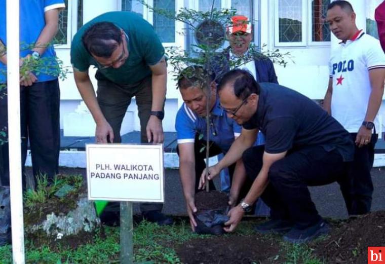 Apel Bersama Hari Lingkungan Hidup, Pemko Tanam Pohon dan Bagikan Bibit