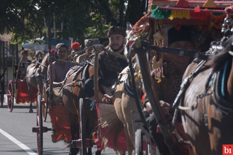 Awali Event Pacu Kuda, Ninik Mamak Arak-Arakan Naik Bendi Menuju Bancalaweh