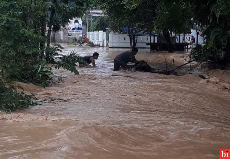 Belasan Rumah Terendam Banjir di Sijunjung