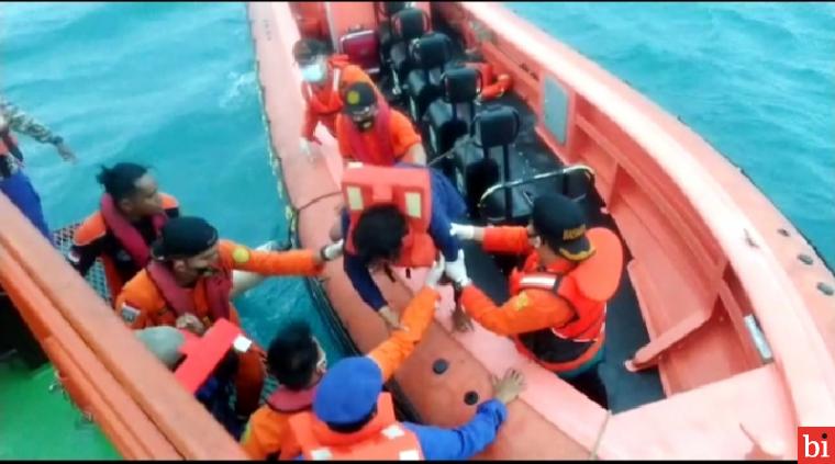 Tim SAR Berhasil Evakuasi 4 Penumpang Kapal Mati Mesin di Perairan Mentawai, Begini...