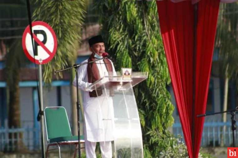 Bersama Ribuan Jama'ah, Wabup RJM Sholat Idul Adha Di Halaman Kantor Bupati