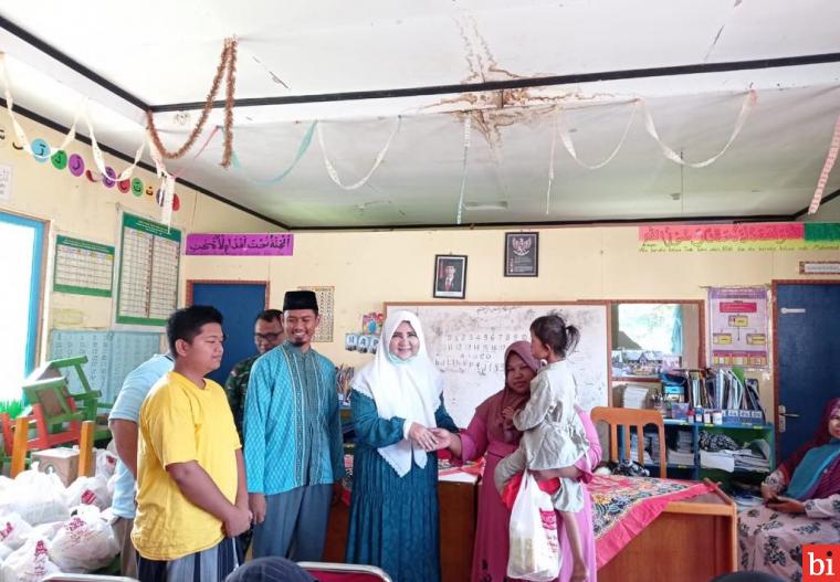 Bertemu Anak Yatim di Pariaman, Nevi Zuairina Berbagi Paket Sembako di Bulan Ramadhan