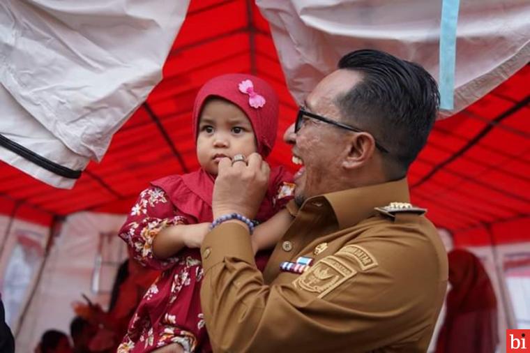 Bertemu Pengungsi, Bupati Eka Putra Ingatkan Jangan Sembarang Serahkan Data