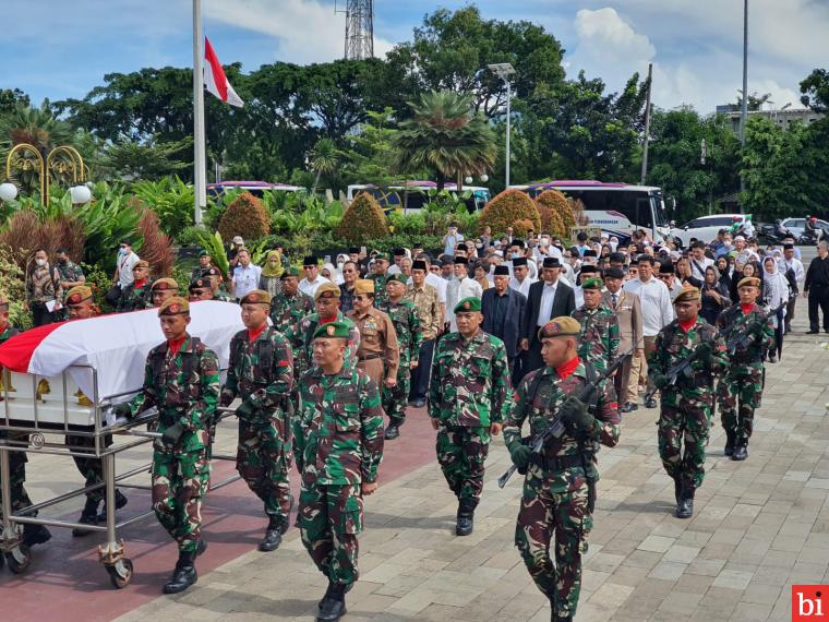 Bertolak dari Malaysia Gubernur Sumbar Lepas Almarhum Azwar Anas ke Peristirahatan...