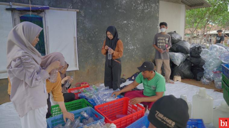 Bio Farma Libatkan Karyawan Lestarikan Lingkungan melalui Program Bottle Exchange with...