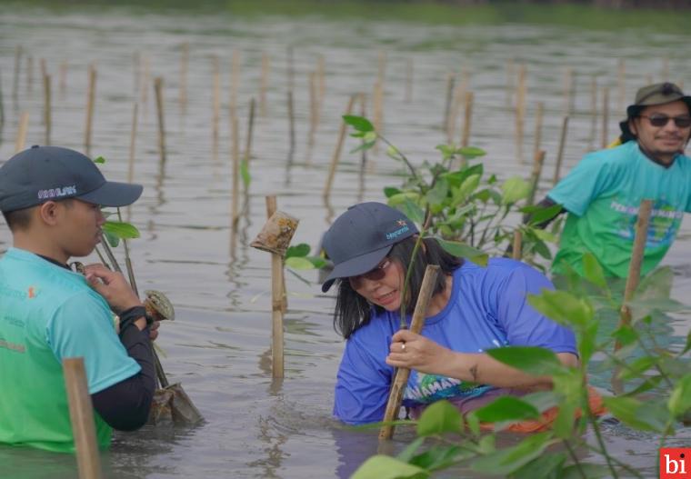 Biofarma Group Tanam 5.500 Bibit Mangrove di Subang