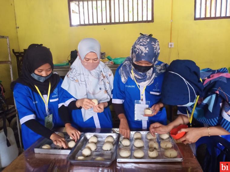 Usai Dilatih BLK Sijunjung, 16 Pencaker Wanita Siap Buka Usaha Sendiri