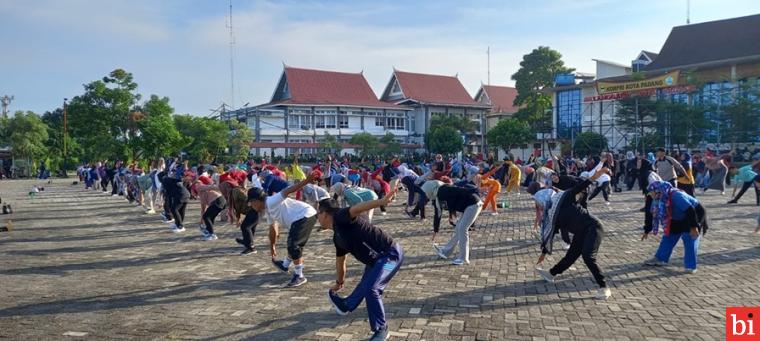 Budayakan Gaya Hidup Sehat, Ratusan ASN Pemko Padang Ikuti Senam Masal