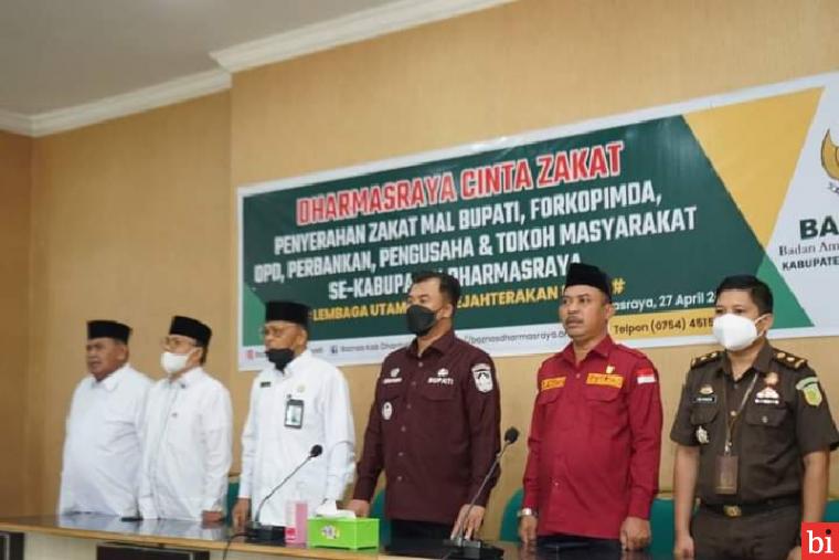 Bupati Beserta Forkopimda dan Pengusaha Serahkan Zakat Mal ke Baznas Dharmasraya