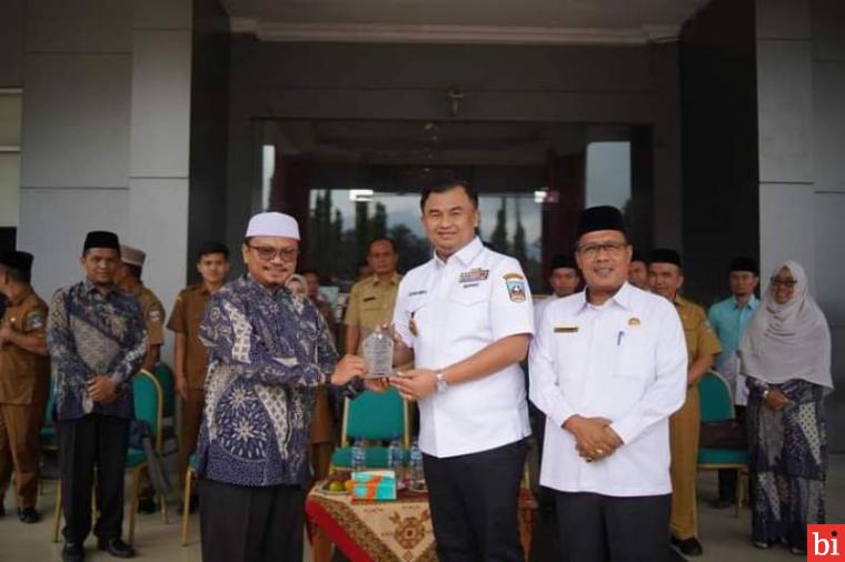 Bupati Buka Khidmatul Ummah Ponpes Sumatera Thawalib Parabek Bukittingi-Agam