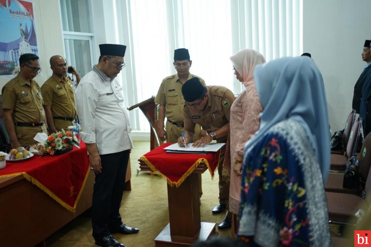 Bupati Capt. H. Epyardi Asda Ambil Sumpah Pejabat Tinggi Pratama dan Pejabat Administrator