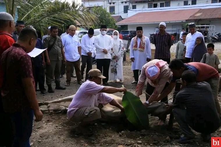 Bupati Dan Wabup Melaksanakan Sholat Idul Adha 1443 Hijriah di Masjid Raya  Rantauprapat