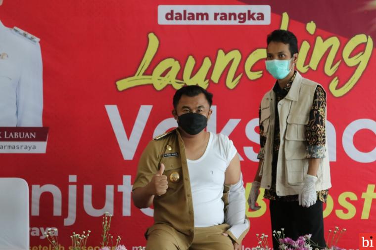 Bupati Dharmasraya Launching dan Lakukan Vaksinasi Booster