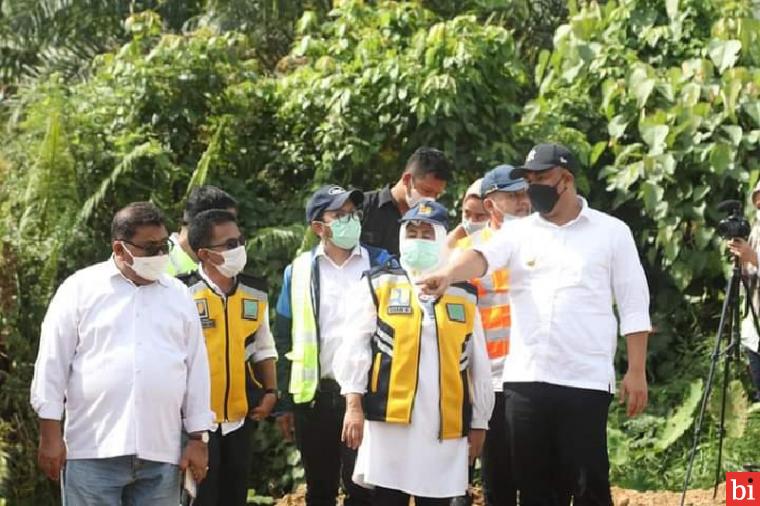 Bupati Dharmasraya Tinjau Pengerjaan Saluran Sekunder Jaringan Irigasi Batanghari