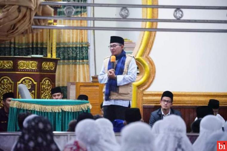 Bupati Eka Putra Ajak Jamaah Ramaikan dan Membersihkan Masjid