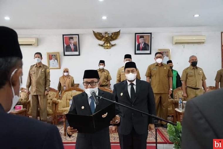 Bupati Eka Putra Lantik 7 Pejabat Pimpinan Tinggi Pratama : Bekerjalah dengan Semangat